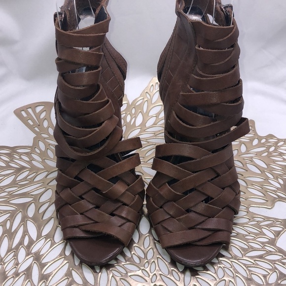 Trouve’ Brown Leather Uppers Stacked Heels Peep Toe Booties Size 6 - Picture 2 of 10